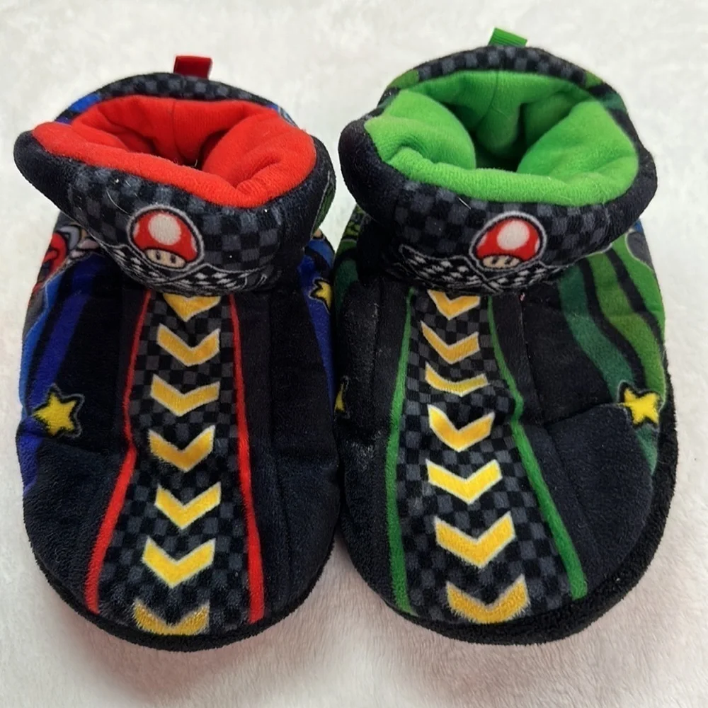 SG Footwear 2021 Nintendo Boys Super Mario Slippers Preowned Youth 13-1
